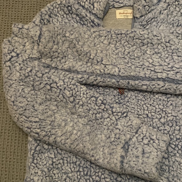 Fuzzy pullover - Picture 3 of 3